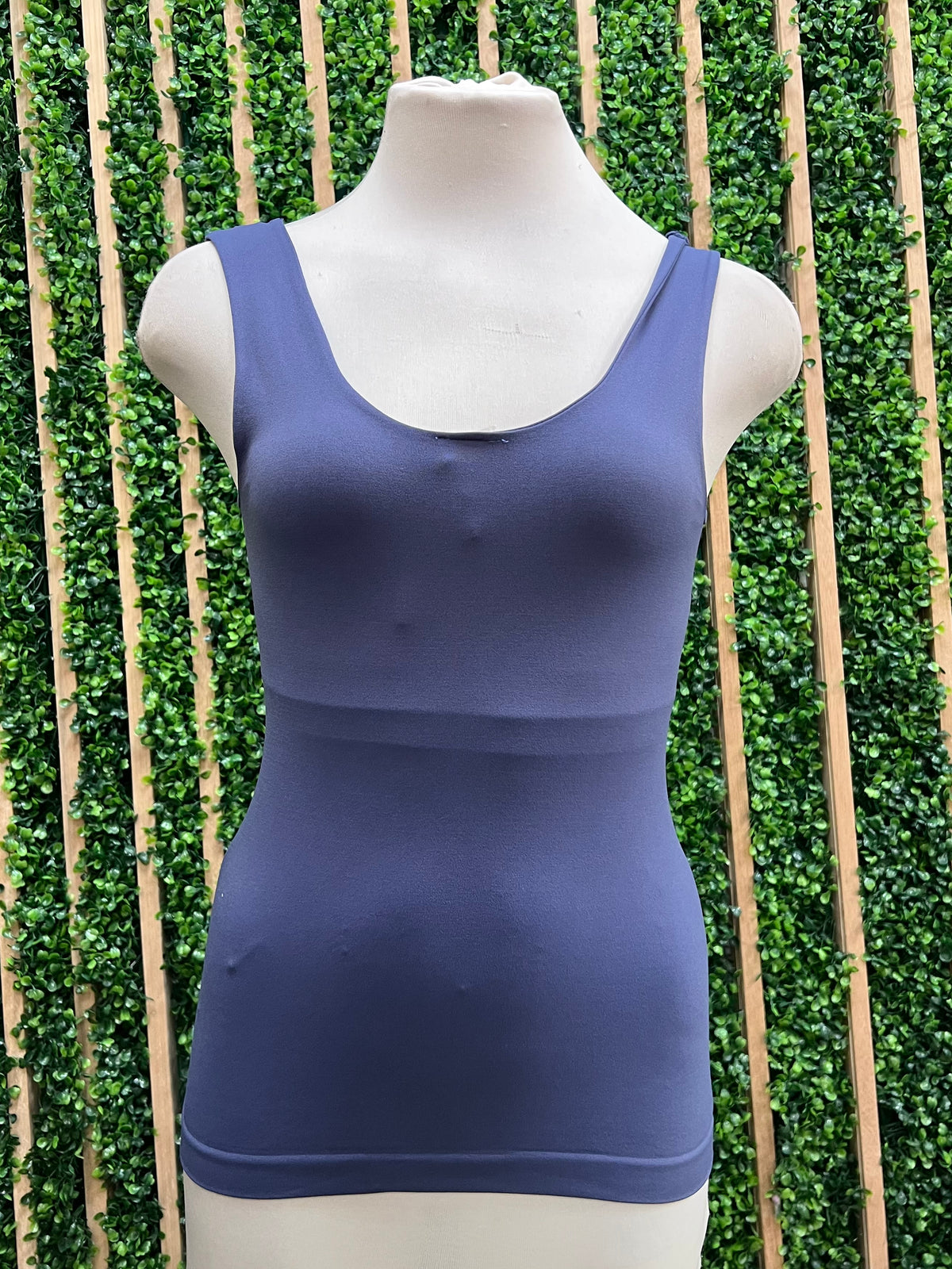 Seamless Scoop Neck Tank Top – Multiple Colors