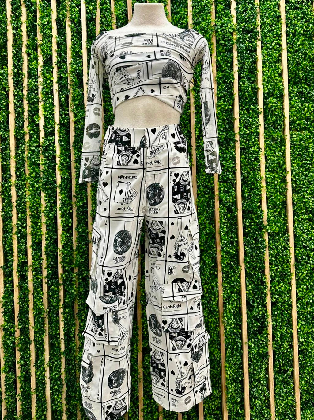 Exquisite Liliana Meza Queen oh Heart Cargo Jogger