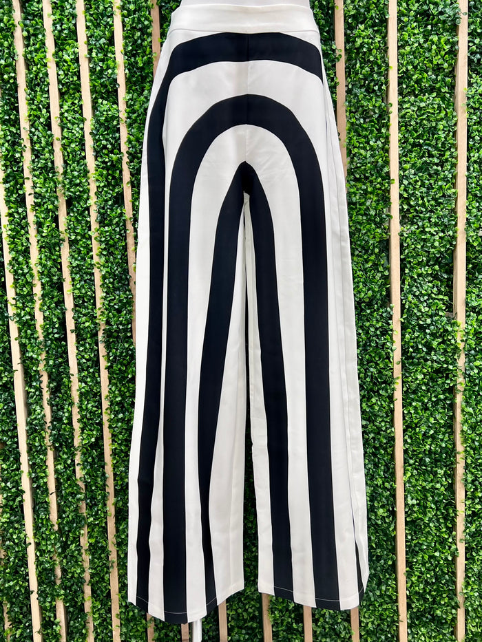 Iconic Black White Stripe Detail Bottom