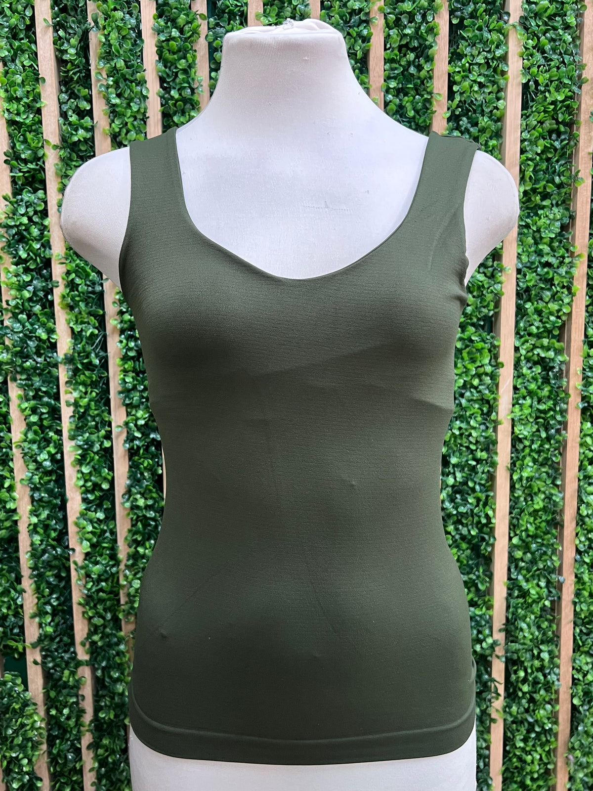 Seamless Scoop Neck Tank Top – Multiple Colors