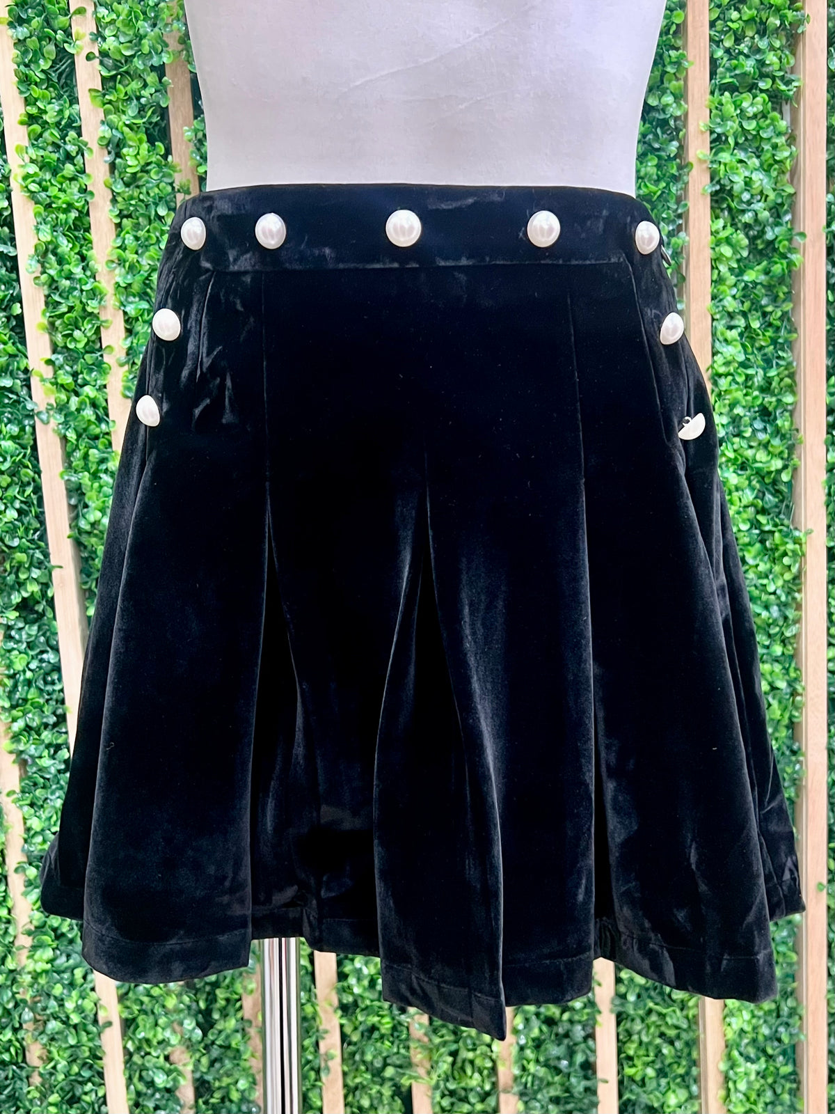 Pearl Detail Black Velvet Short Skirt