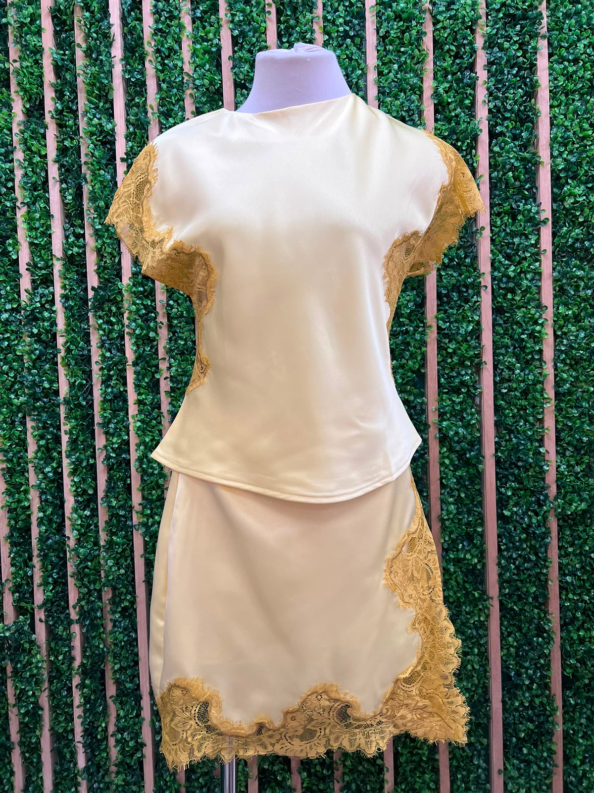 Butter Yellow Lace Trim Mini Skirt – Feminine Statement Skirt