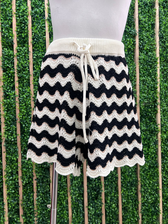 Black Cream Zig Zag Knit Short Pant Set