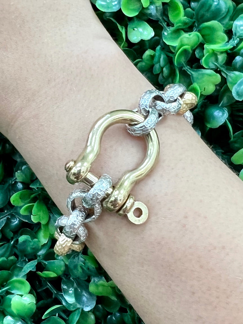 V2 Silver Chunky Shackle BRacelet