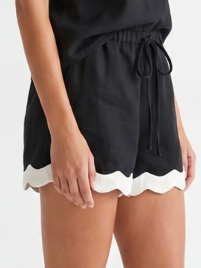 Wavy Trim Linen Shorts