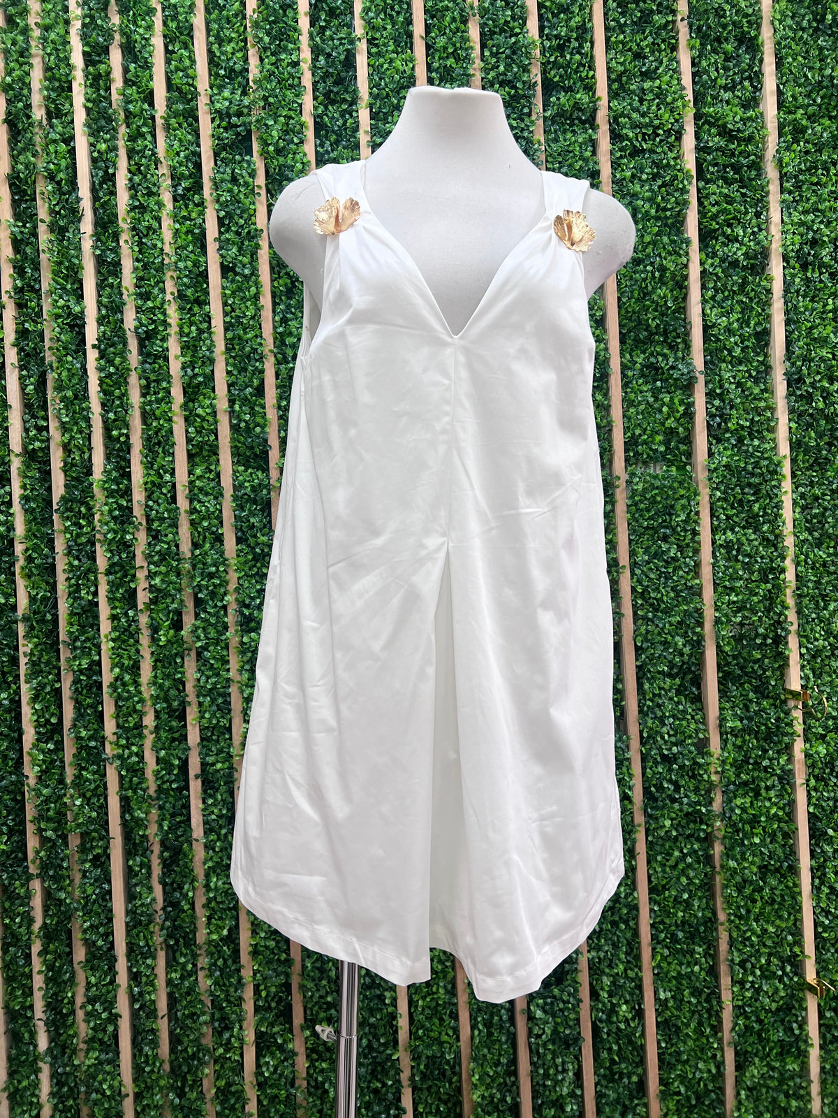 Textured Flower Detail Shirred Ivory Short Dress