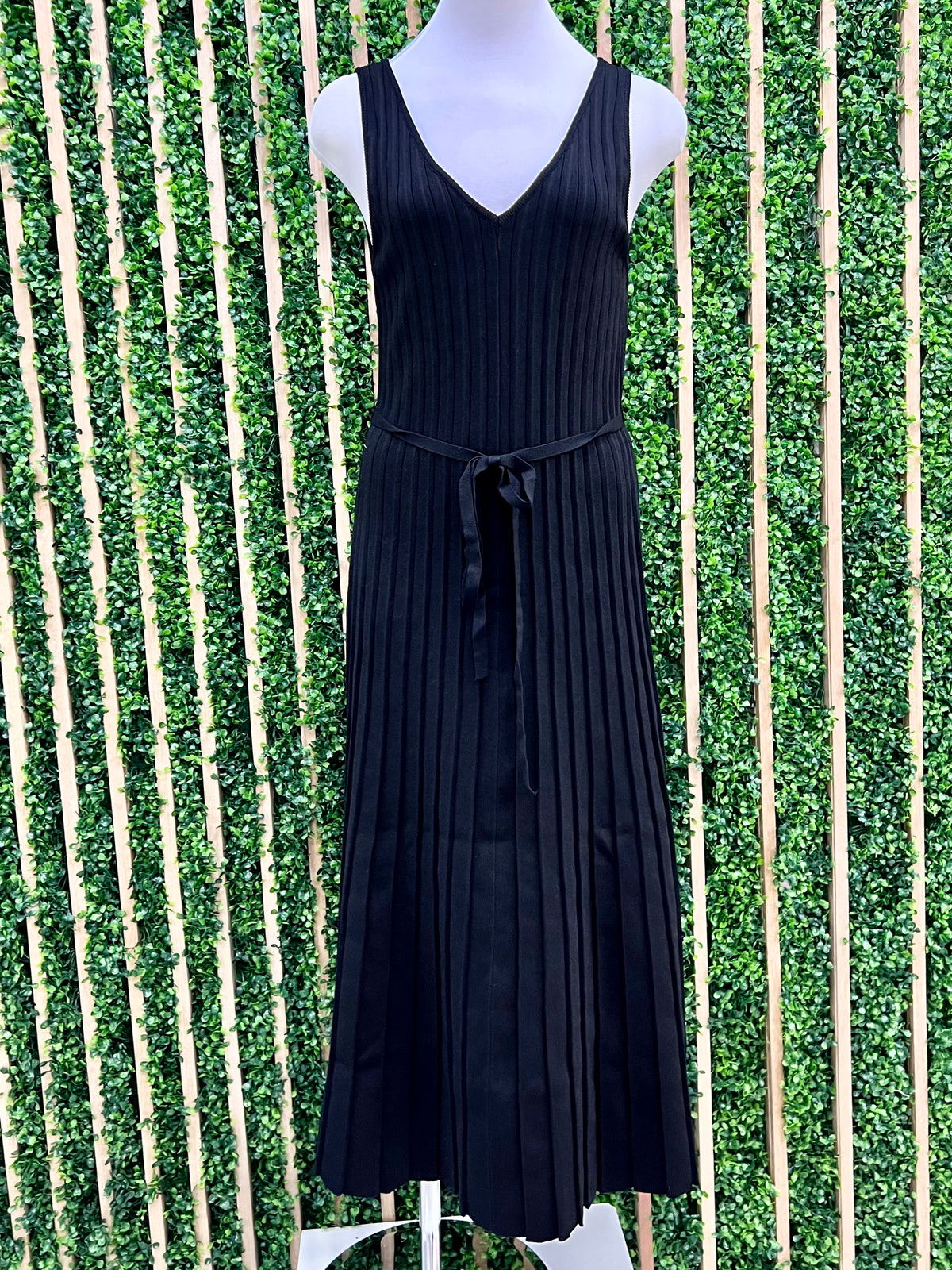 Resort V Neck Ribbed Knit Midi Dress