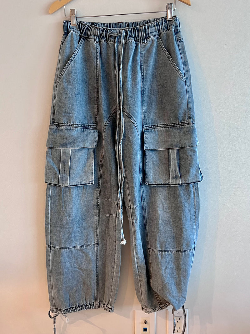 Mid Rise Wide Fit Cargo Jogger Pants