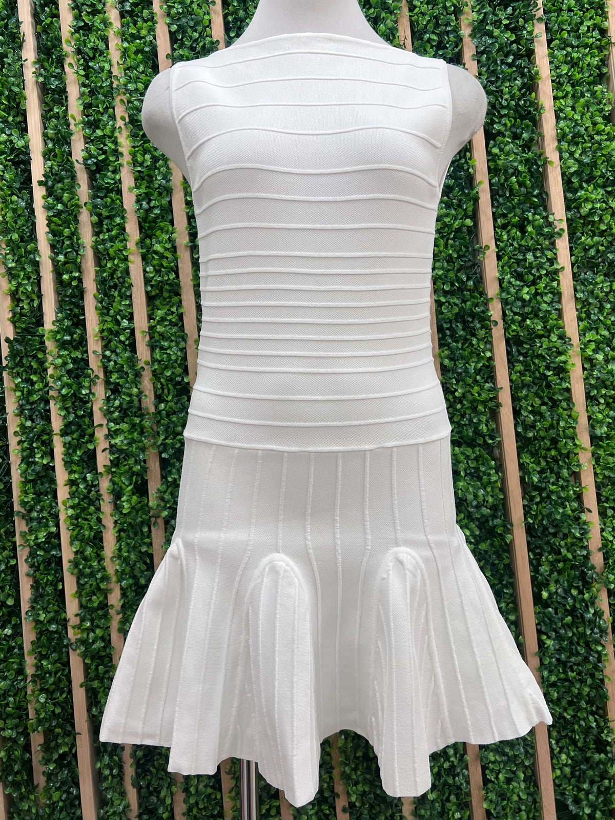 Exquisite White Banded Drop Waist Short Dress