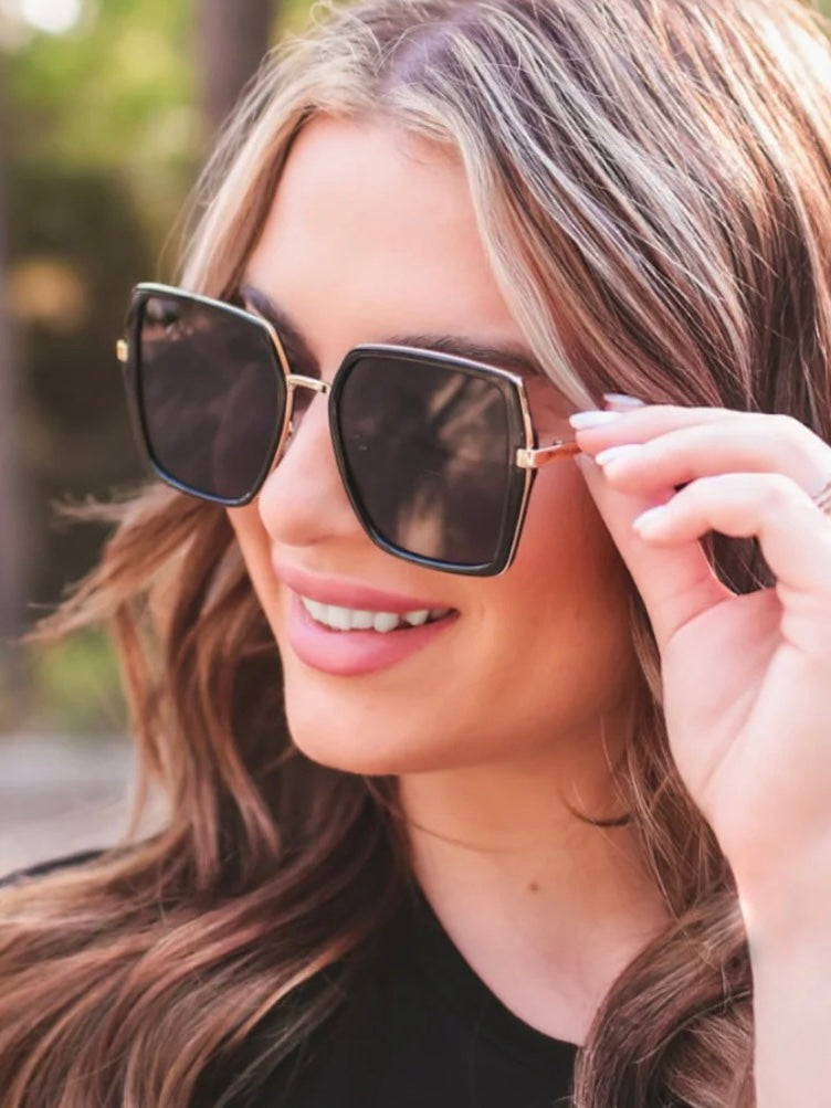 Classy Getaway Squared Sunglasses