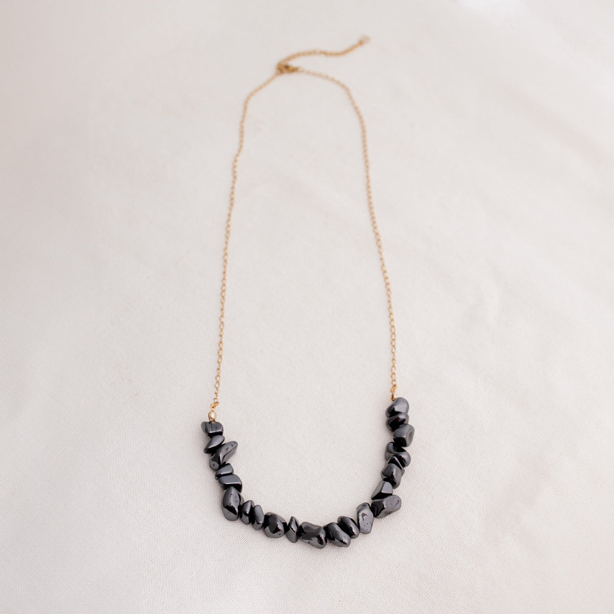 POS - "U" Chips Hematite Medium Necklace