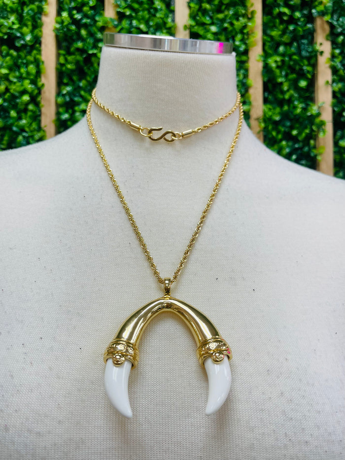 Exquisite White Claw Rope Necklace