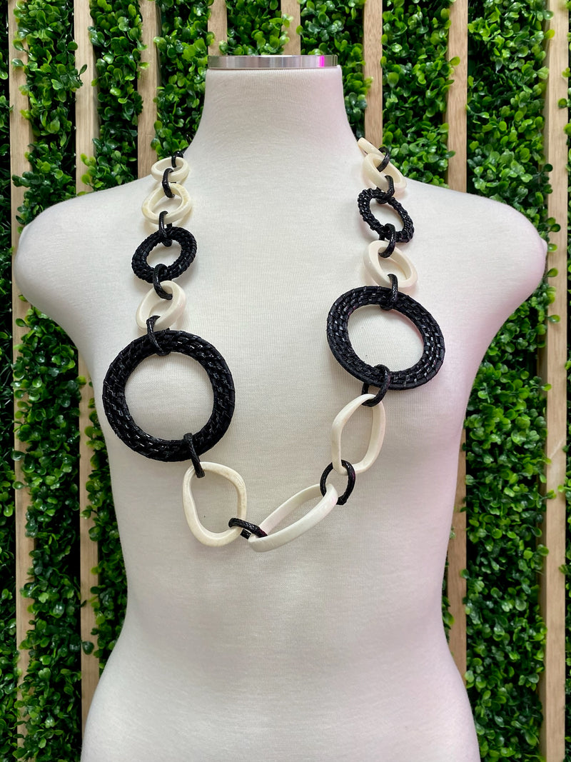 Black Shell Circle Necklace