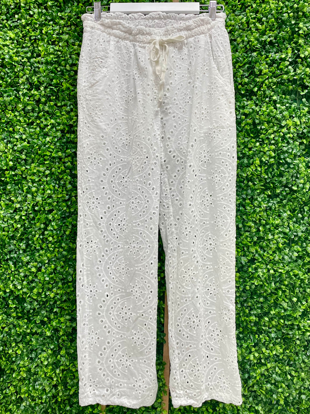 Eyelet Jogger